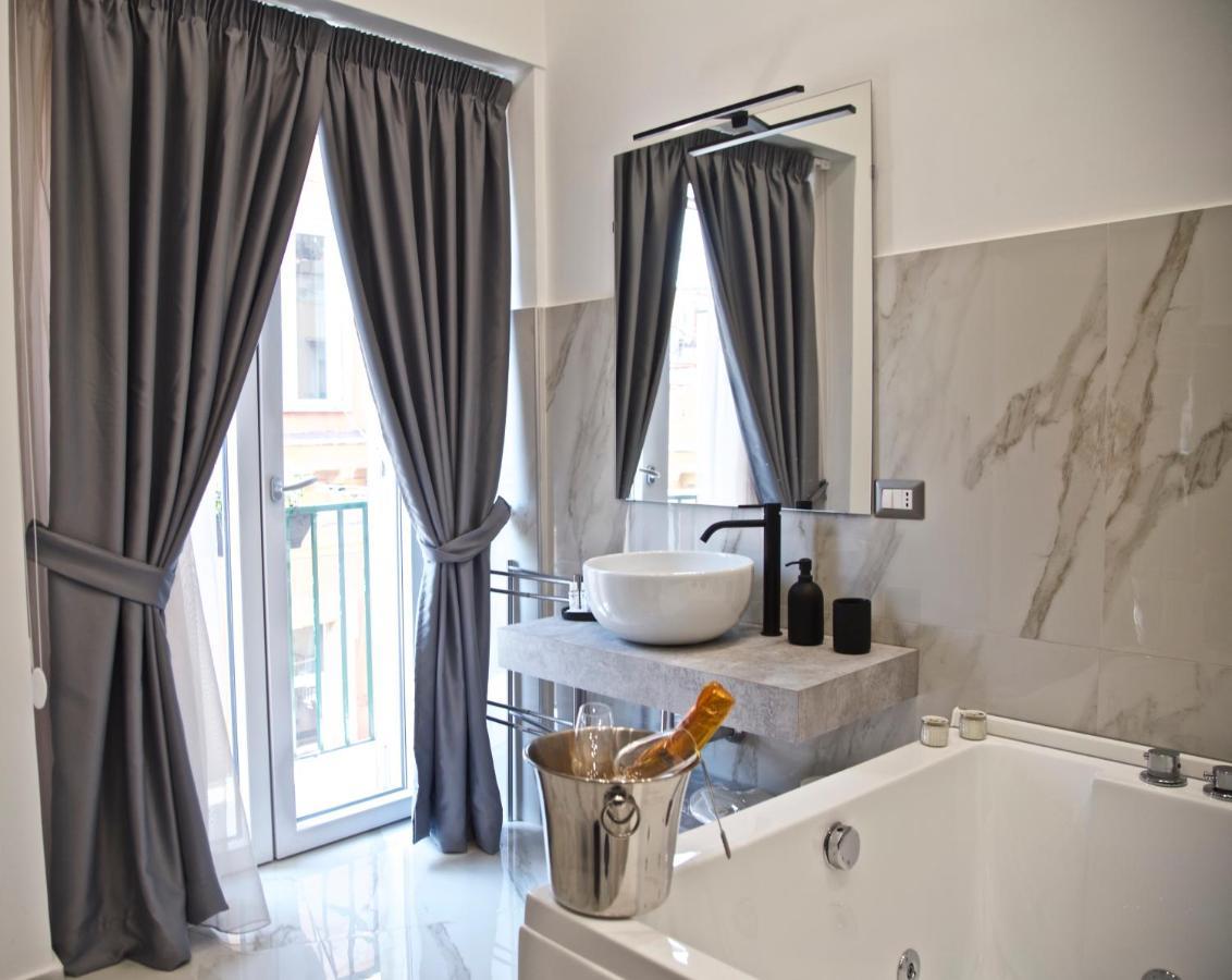 Scugnizzo Apartment Luxury Home 나폴리 외부 사진